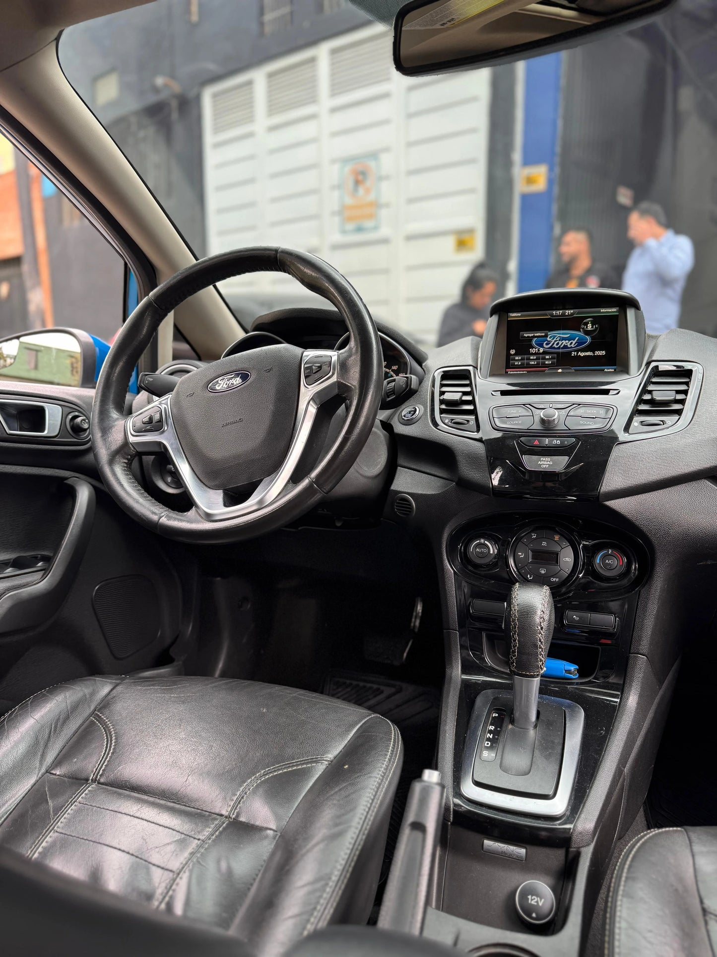 FORD FIESTA HATCHBACK AUTOMÁTICO 2015