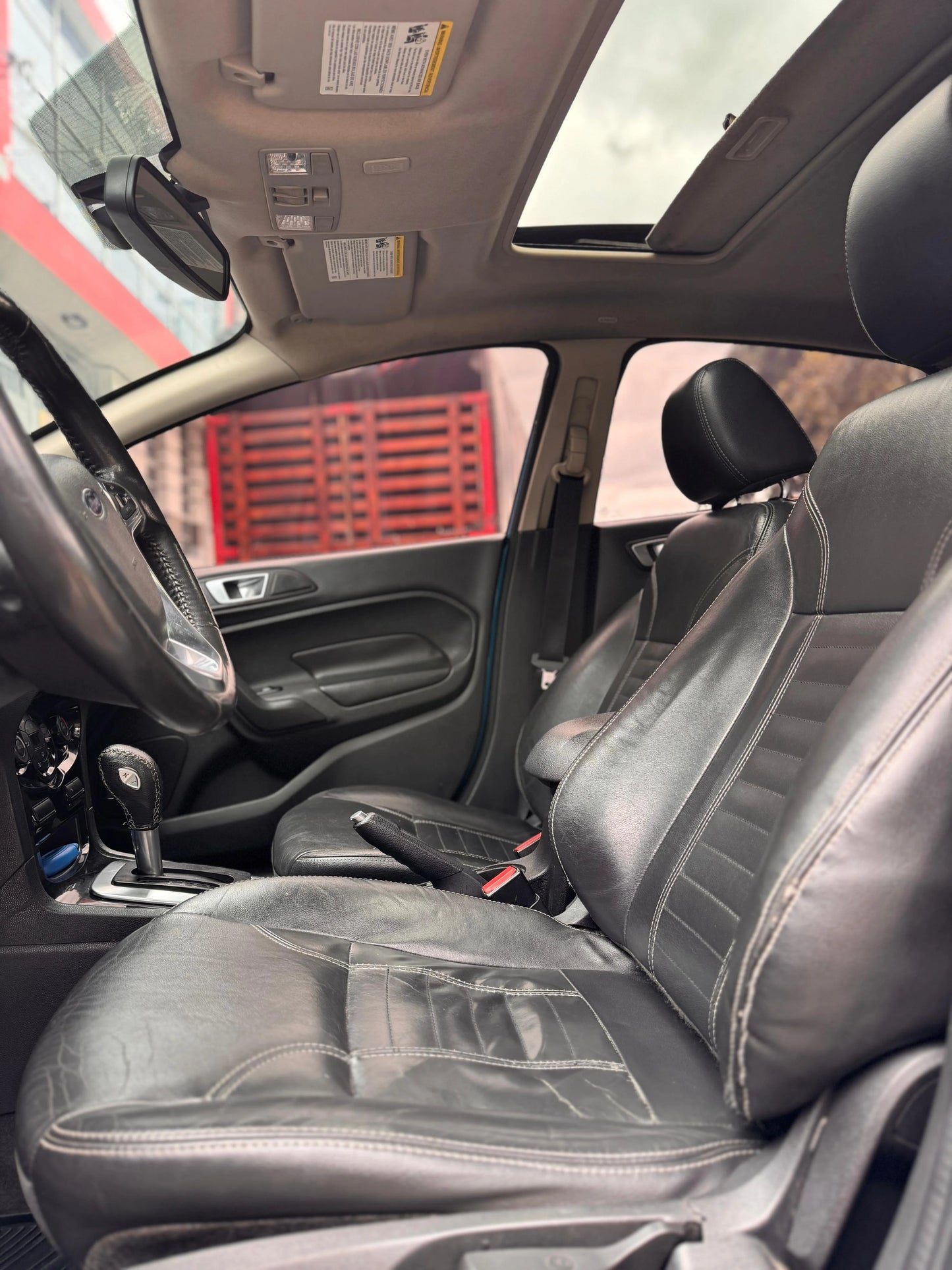 FORD FIESTA HATCHBACK AUTOMÁTICO 2015