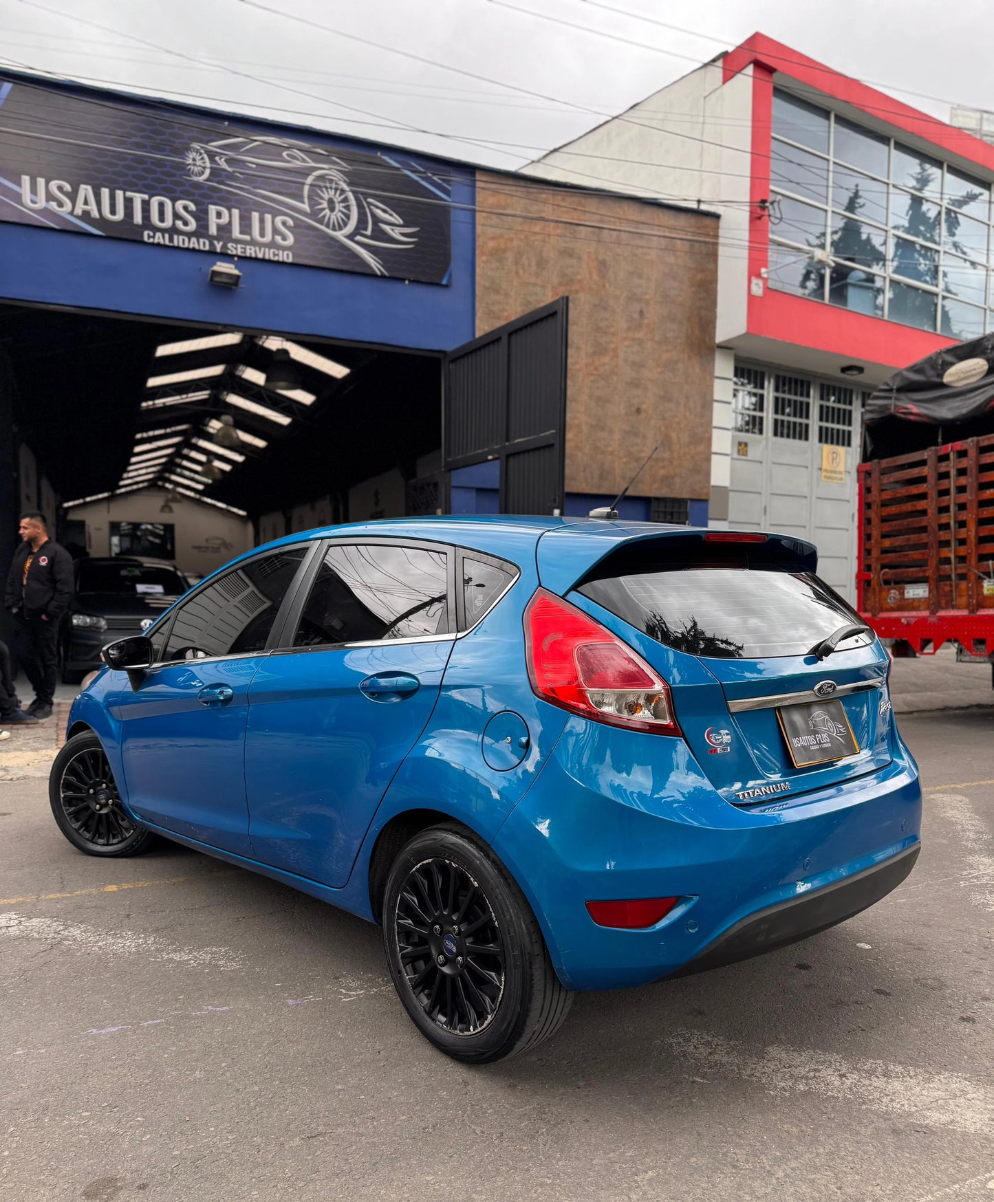 FORD FIESTA HATCHBACK AUTOMÁTICO 2015
