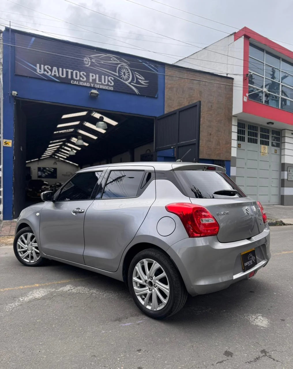 SUZUKI SWIFT HYBRID GLX 2024