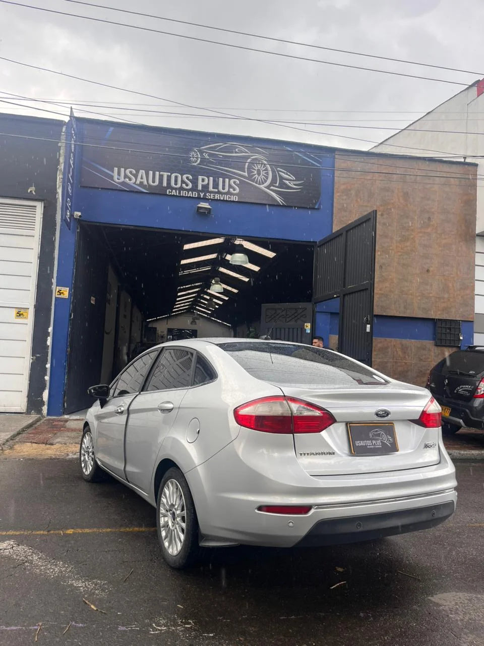 FORD FIESTA TITANIUM SEDAN