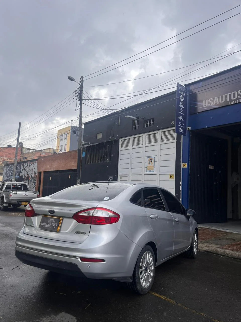 FORD FIESTA TITANIUM SEDAN