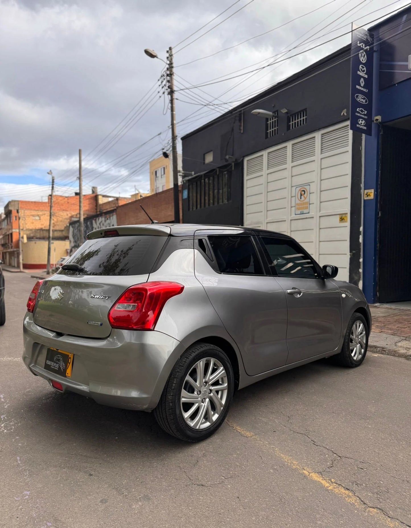 SUZUKI SWIFT HYBRID GLX 2022