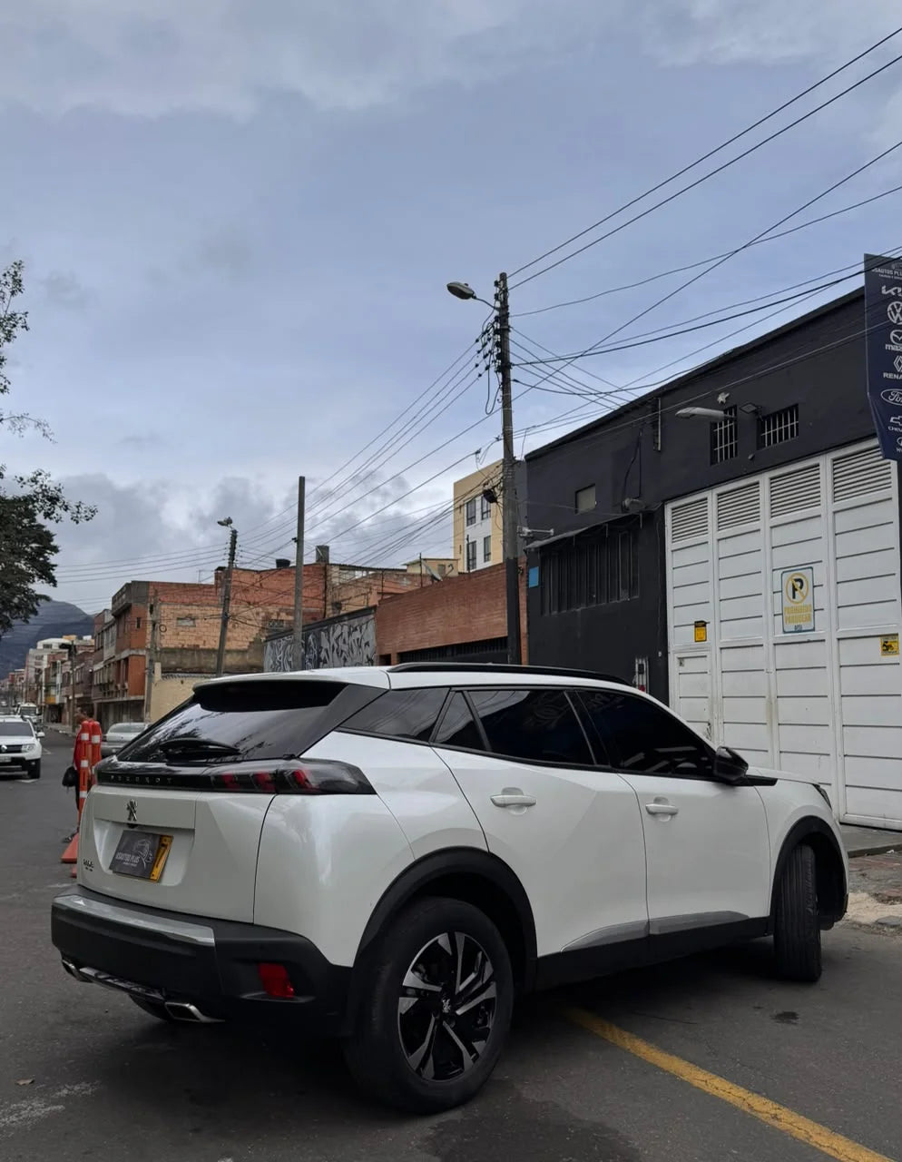 PEUGEOT 2008 ALLURE 1.2 TURBO AUTOMÁTICA