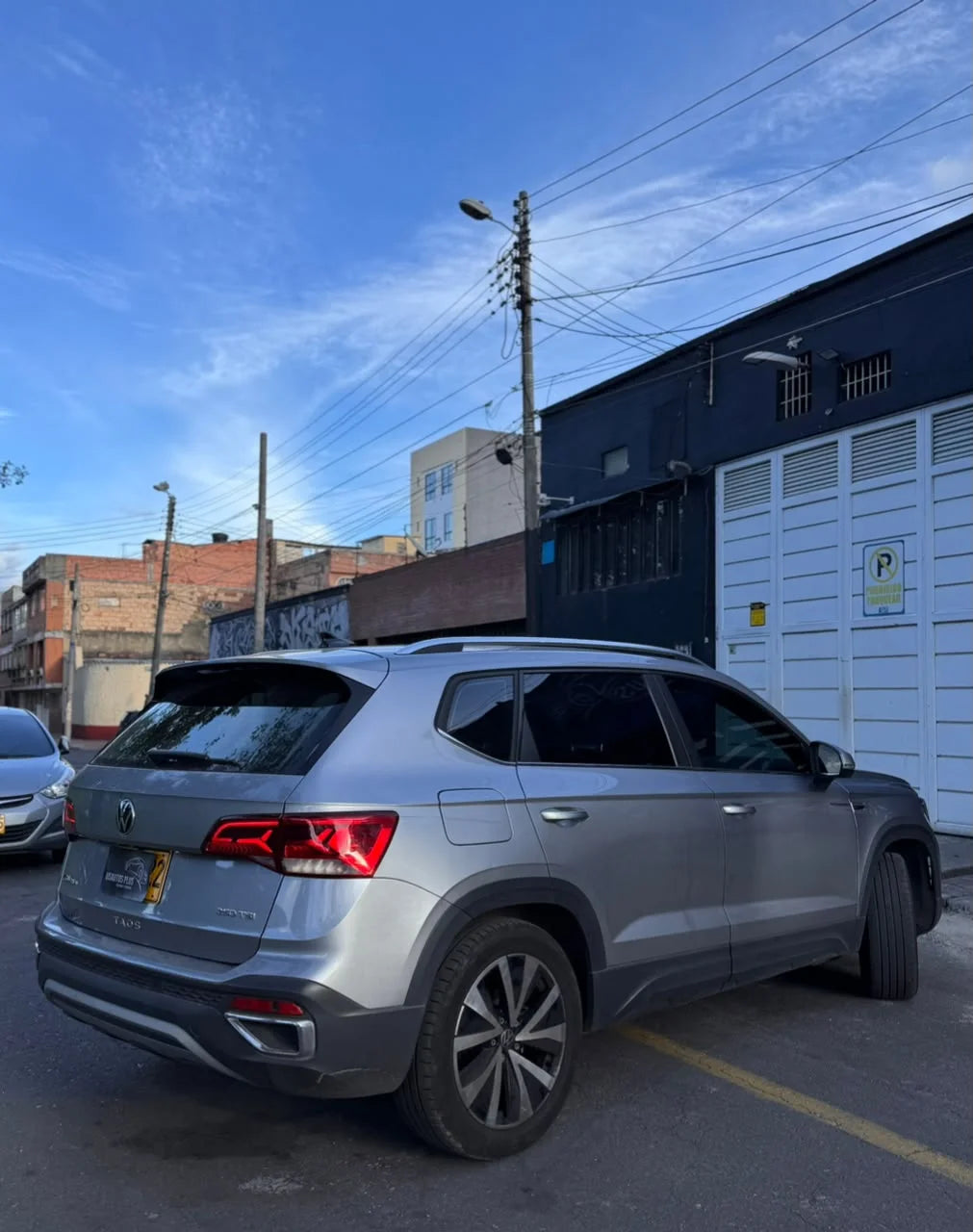 VOLKSWAGEN TAOS HIGHLINE AT