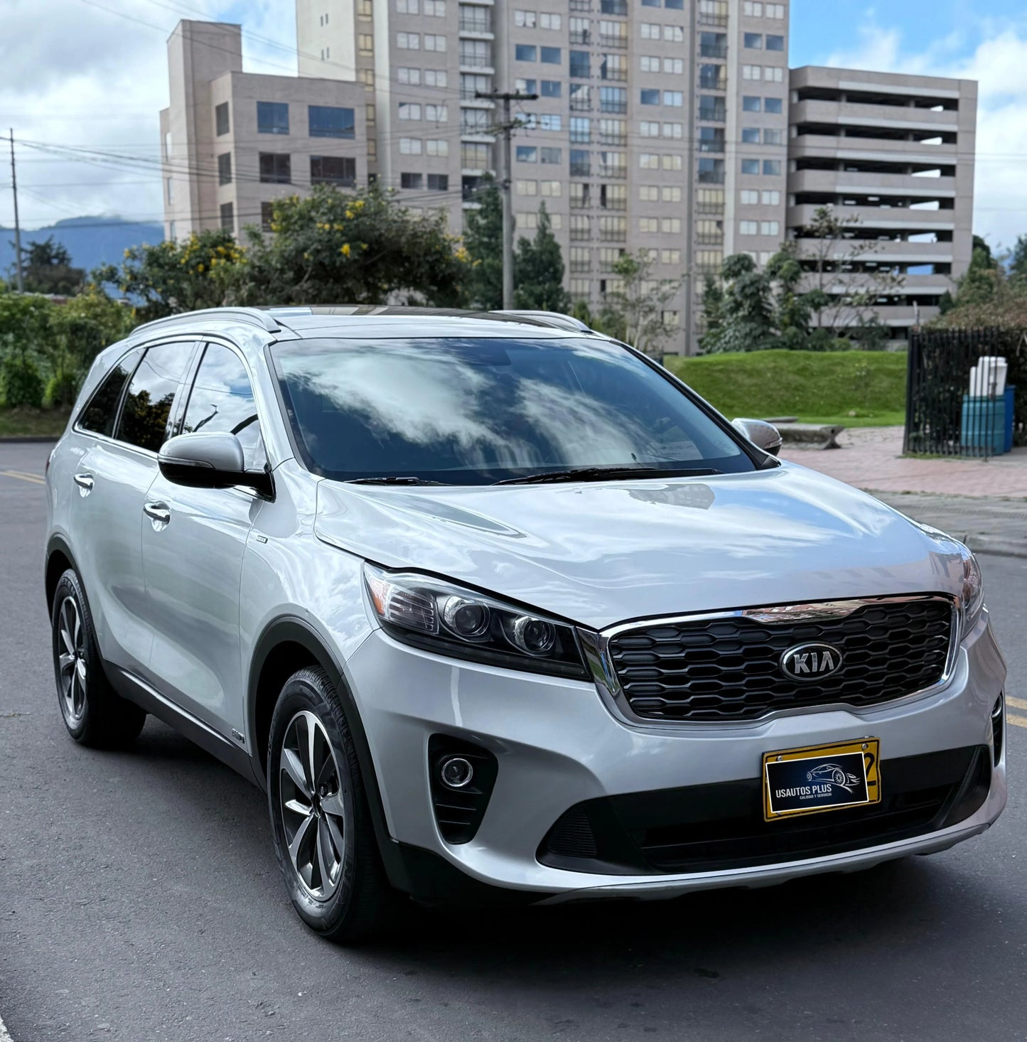 KIA SORENTO ZENITH 7 PUESTOS GASOLINA 3.3L FULL EQUIPO