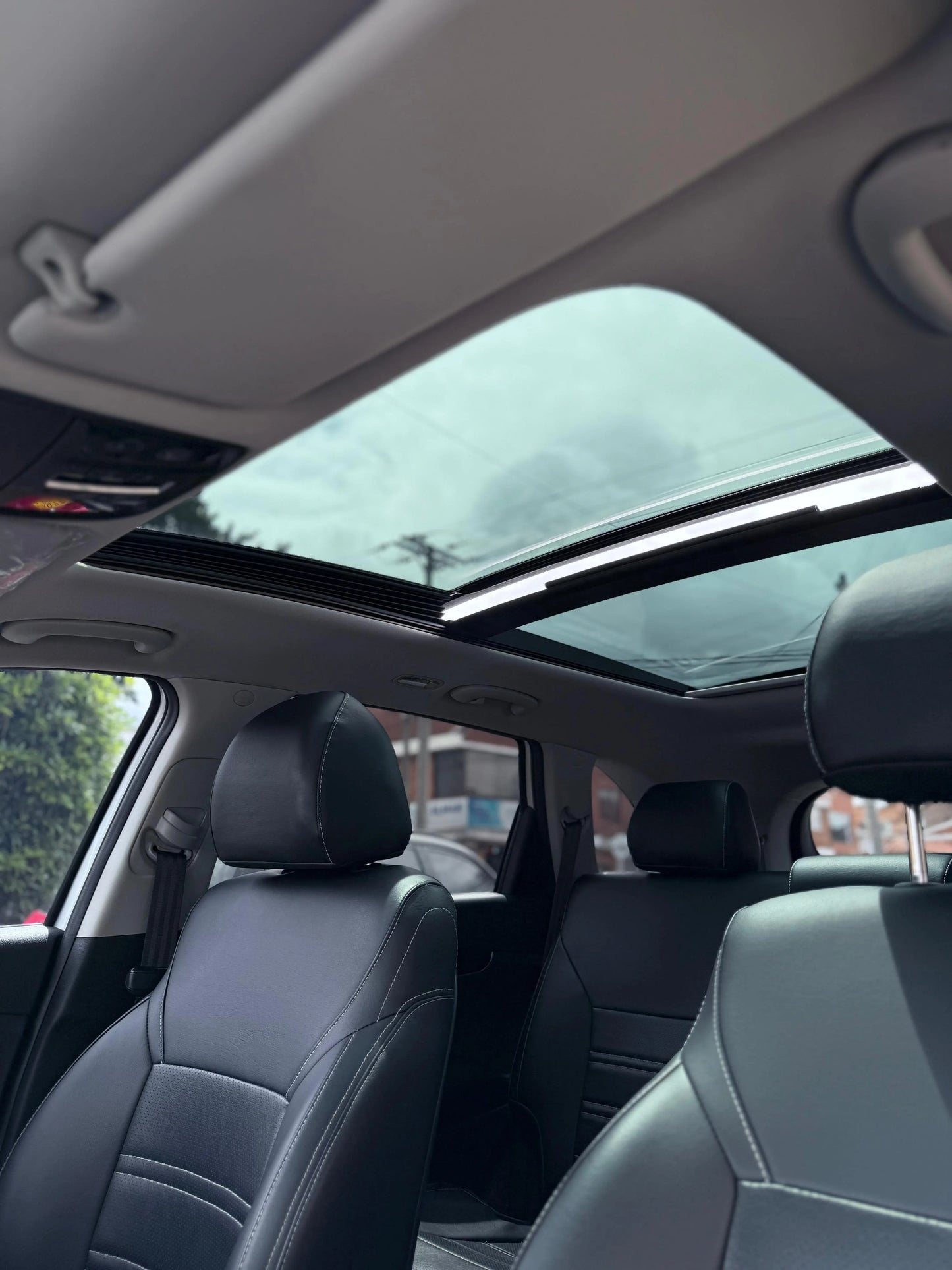 KIA SORENTO ZENITH 7 PUESTOS GASOLINA 3.3L FULL EQUIPO