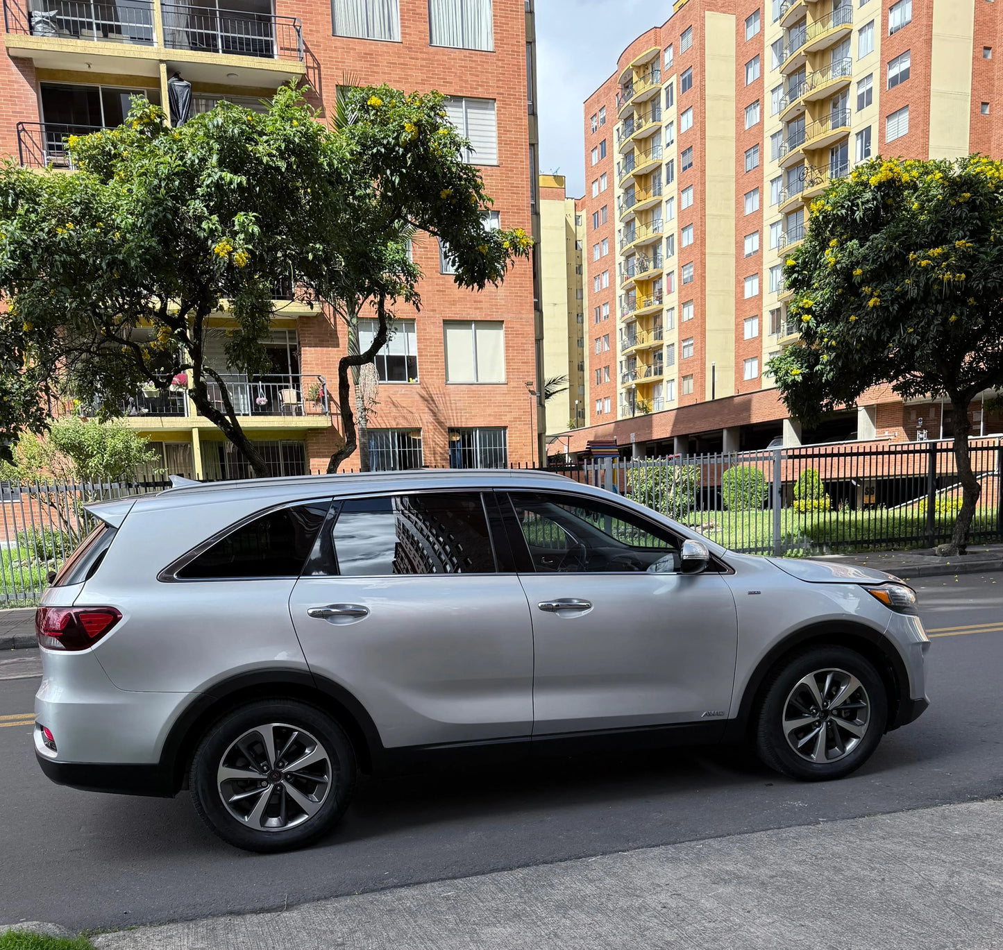 KIA SORENTO ZENITH 7 PUESTOS GASOLINA 3.3L FULL EQUIPO