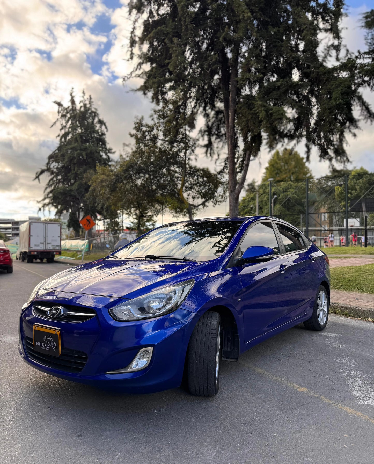 HYUNDAI i25 SEDÁN AUTOMÁTICO