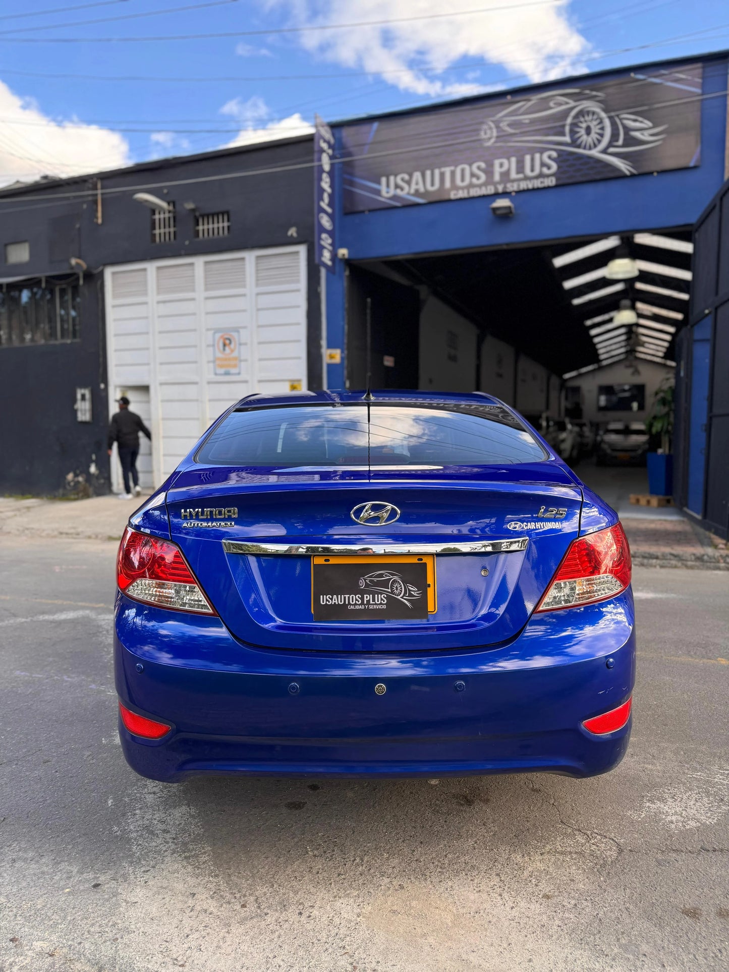 HYUNDAI i25 SEDÁN AUTOMÁTICO