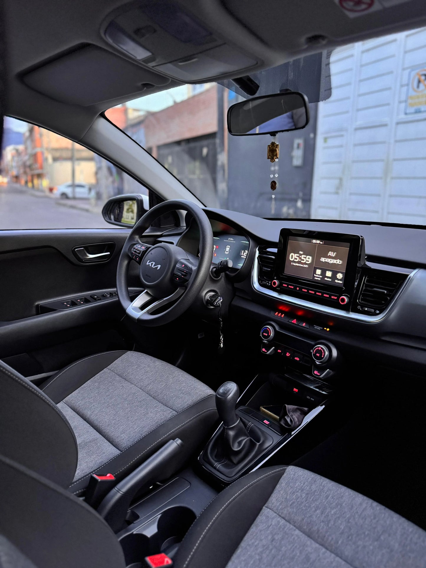 KIA STONIC HÍBRIDA MT