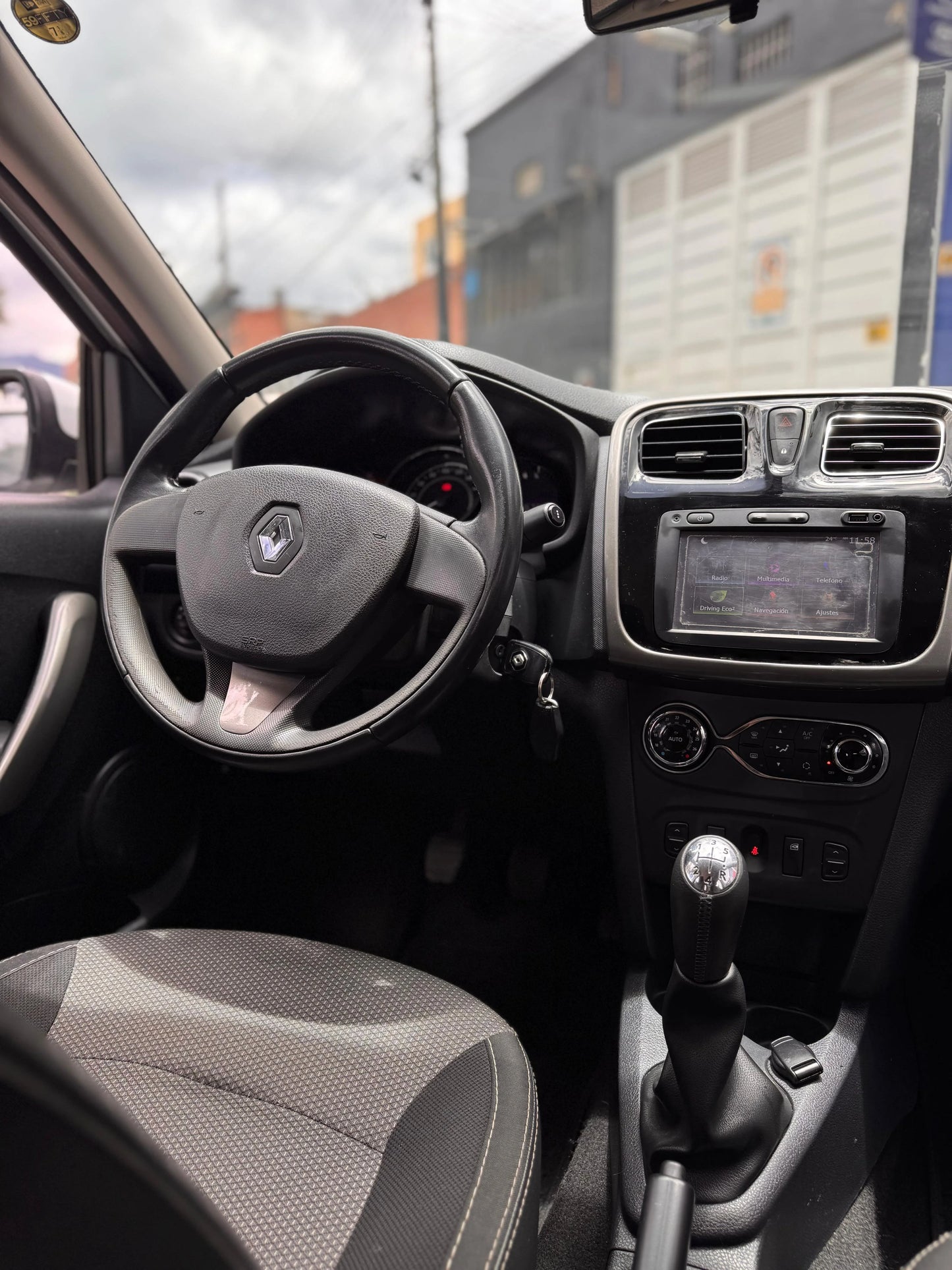 RENAULT LOGAN INTENS 1.6 FULL EQUIPO