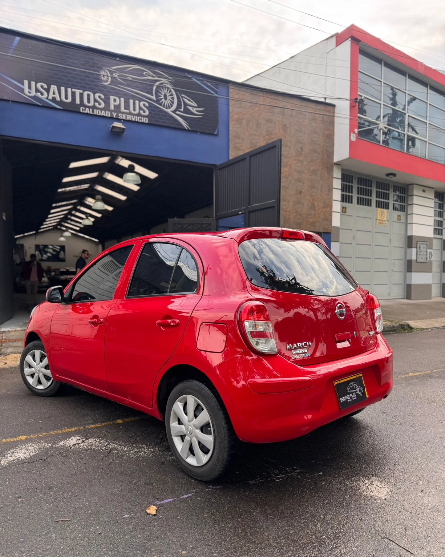 NISSAN MARCH ACTIVE EMOTION 1.6L MECÁNICO