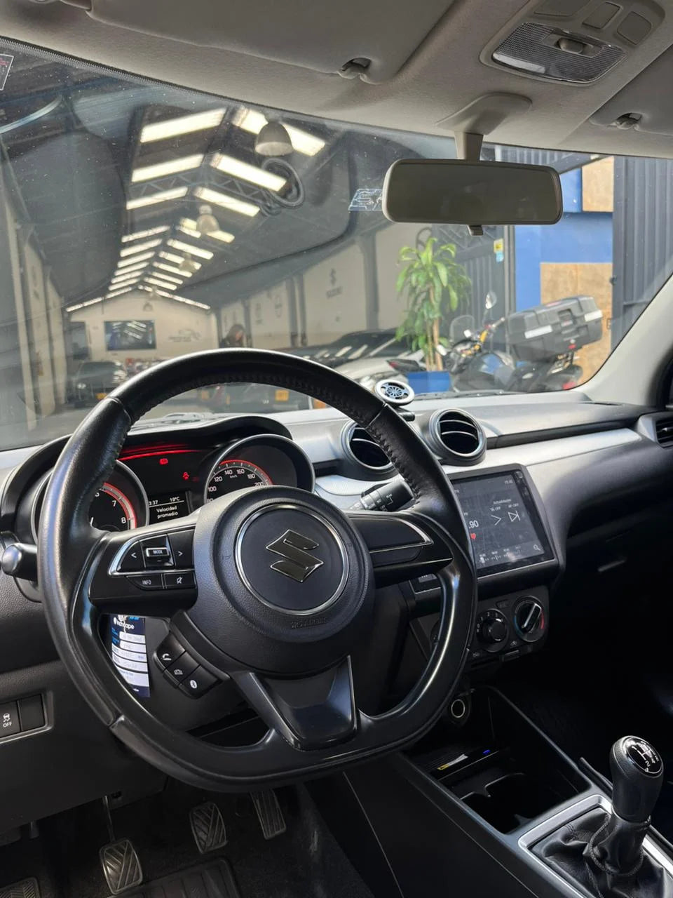 SUZUKI SWIFT HYBRID BITONO 2022