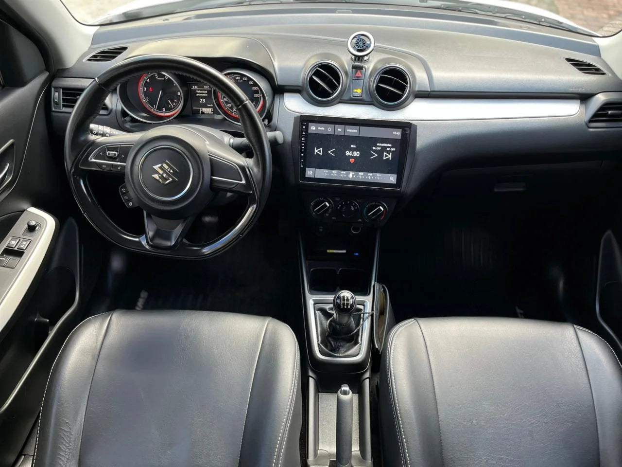 SUZUKI SWIFT HYBRID BITONO 2022