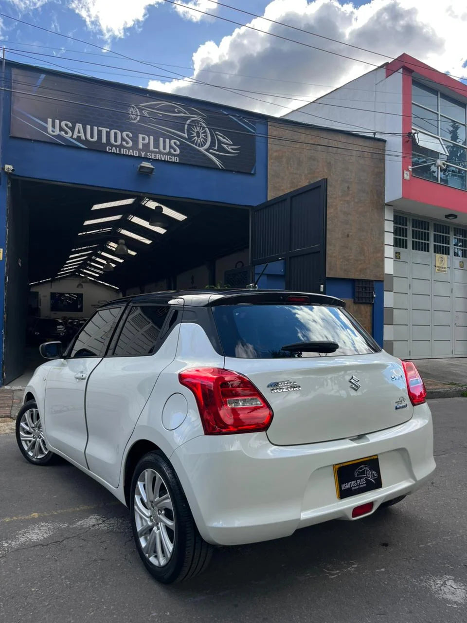 SUZUKI SWIFT HYBRID BITONO 2022