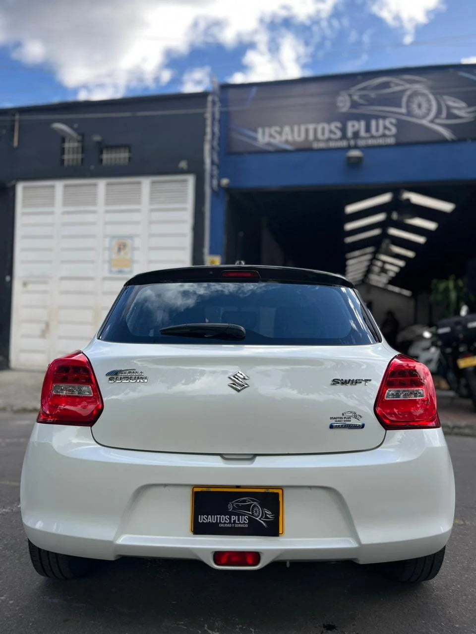 SUZUKI SWIFT HYBRID BITONO 2022