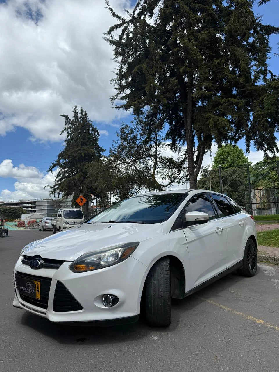 FORD FOCUS TITANIUM SEDÁN