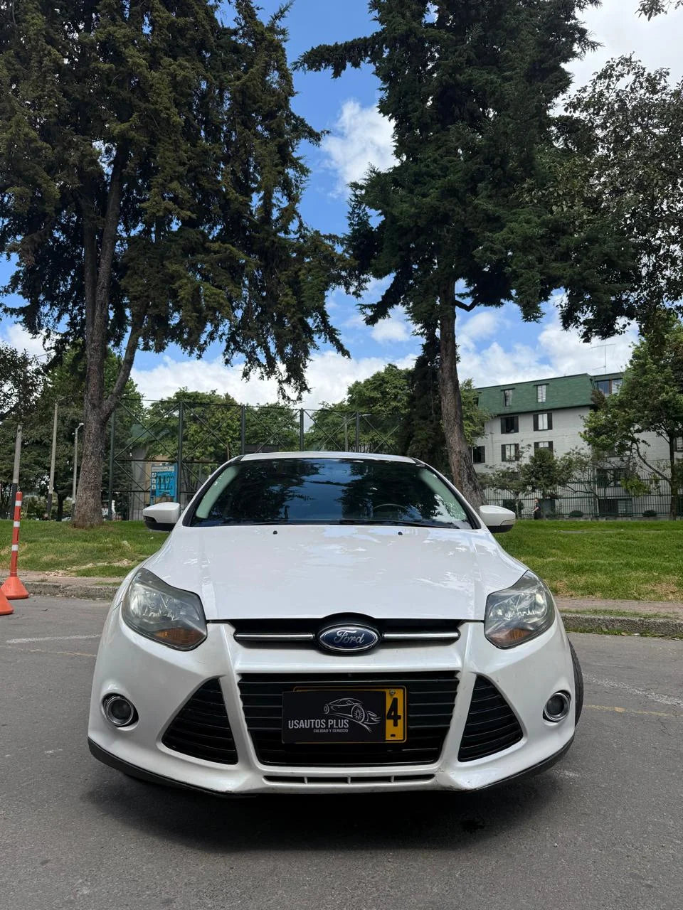 FORD FOCUS TITANIUM SEDÁN