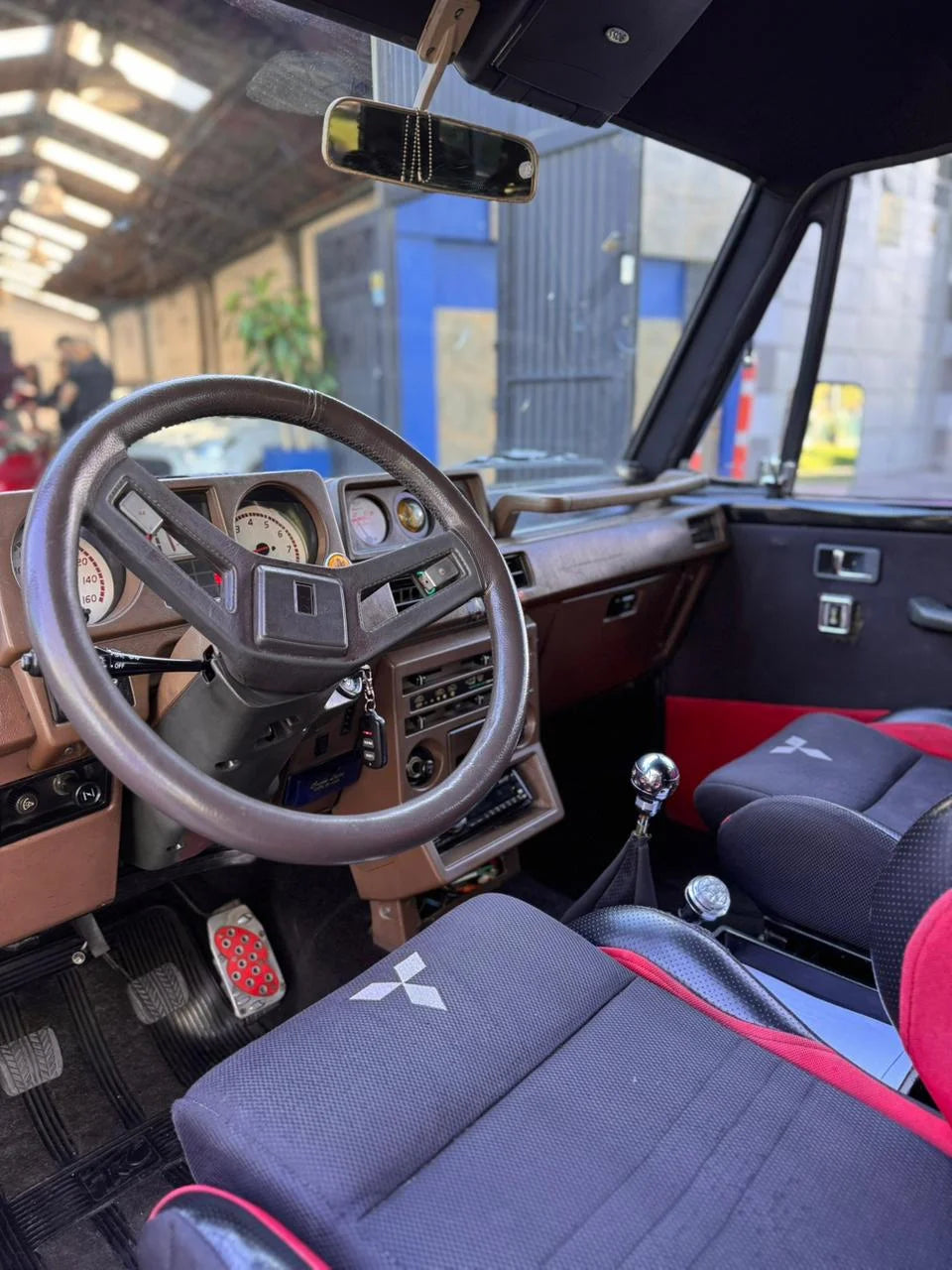 MITSUBISHI L047GW – 4x4 CLÁSICO 8 PUESTOS