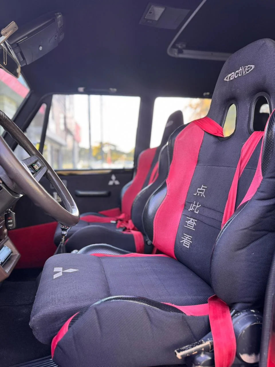 MITSUBISHI L047GW – 4x4 CLÁSICO 8 PUESTOS