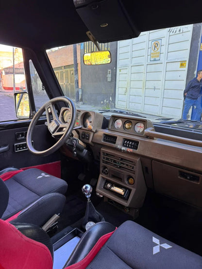 MITSUBISHI L047GW – 4x4 CLÁSICO 8 PUESTOS