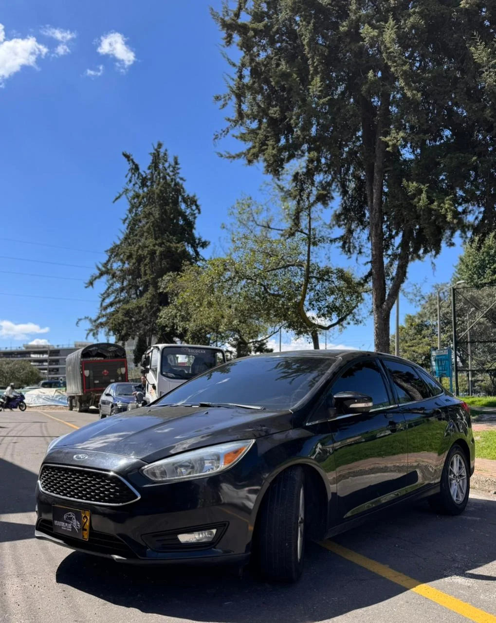 FORD FOCUS SE AUTOMÁTICO SEDÁN