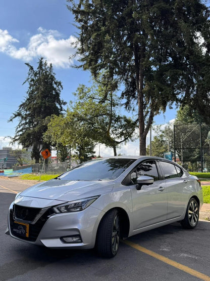 NISSAN VERSA EXCLUSIVE AUTOMÁTICO