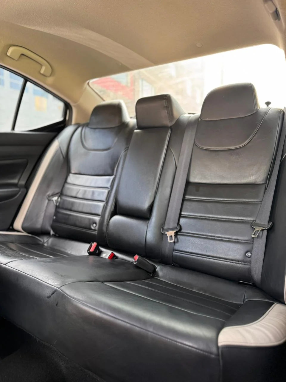 NISSAN VERSA EXCLUSIVE AUTOMÁTICO