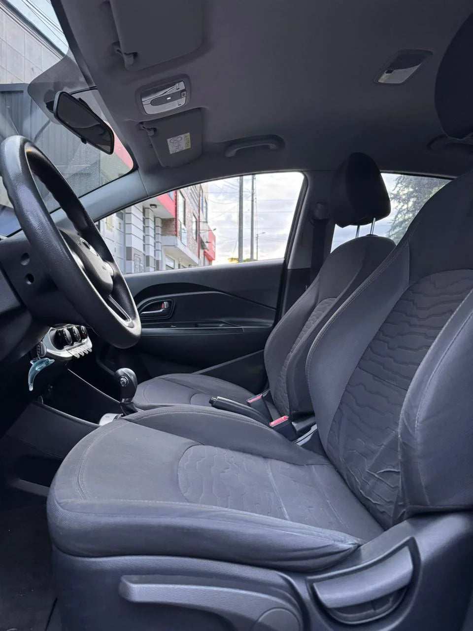 KIA RÍO R SEDÁN AUTOMÁTICO