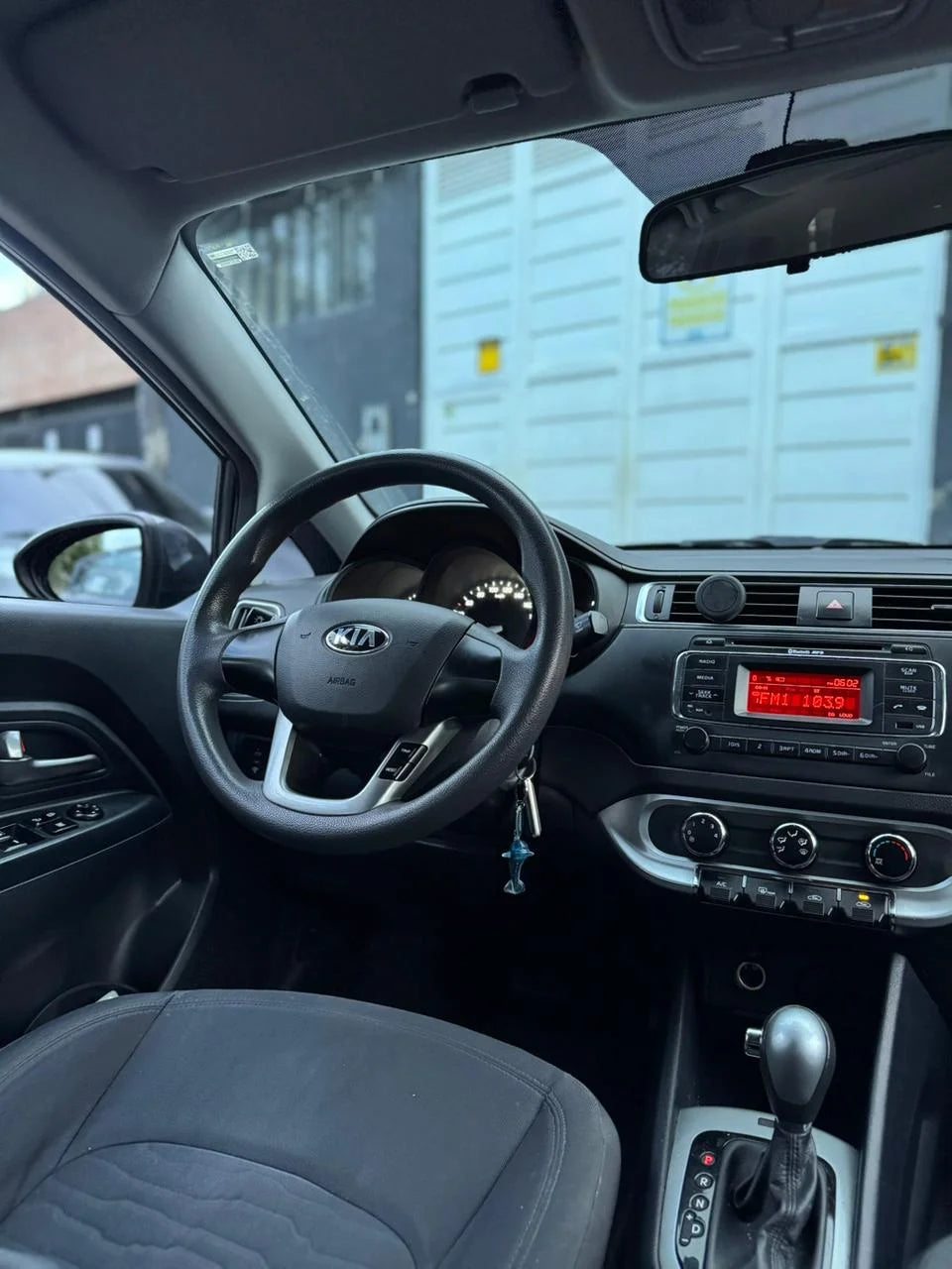 KIA RÍO R SEDÁN AUTOMÁTICO