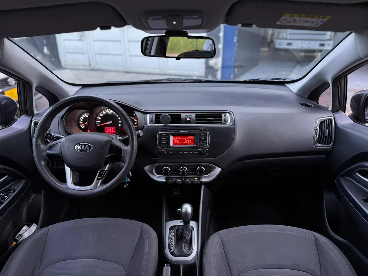 KIA RÍO R SEDÁN AUTOMÁTICO