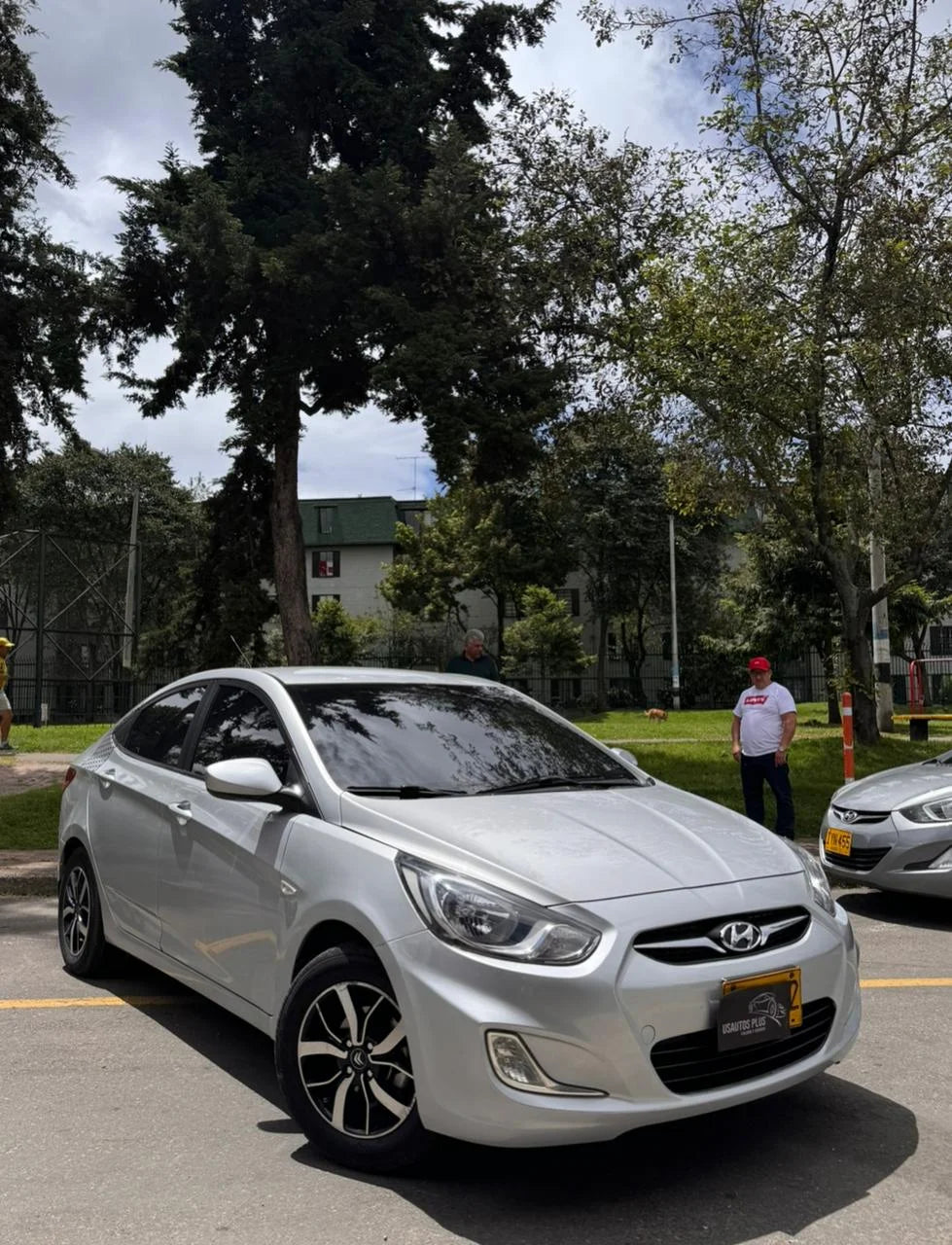 HYUNDAI ACCENT i25 MECÁNICO