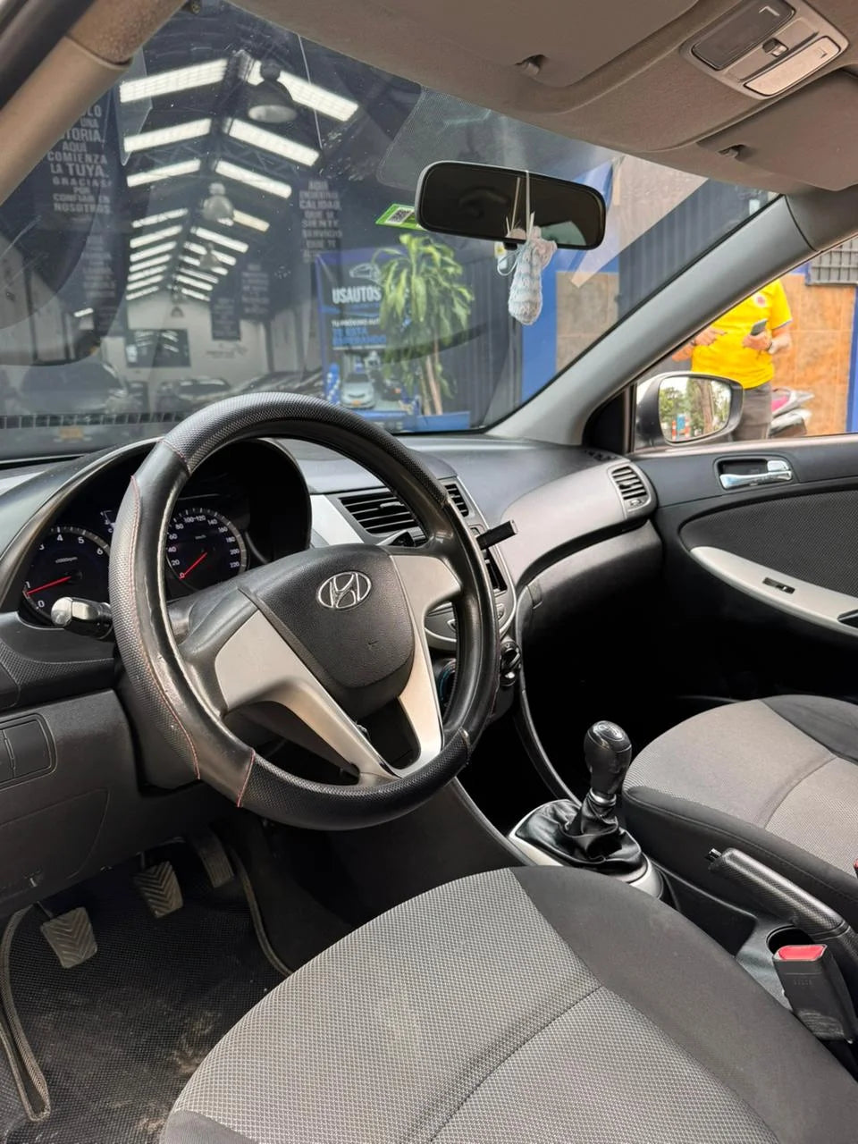 HYUNDAI ACCENT i25 MECÁNICO