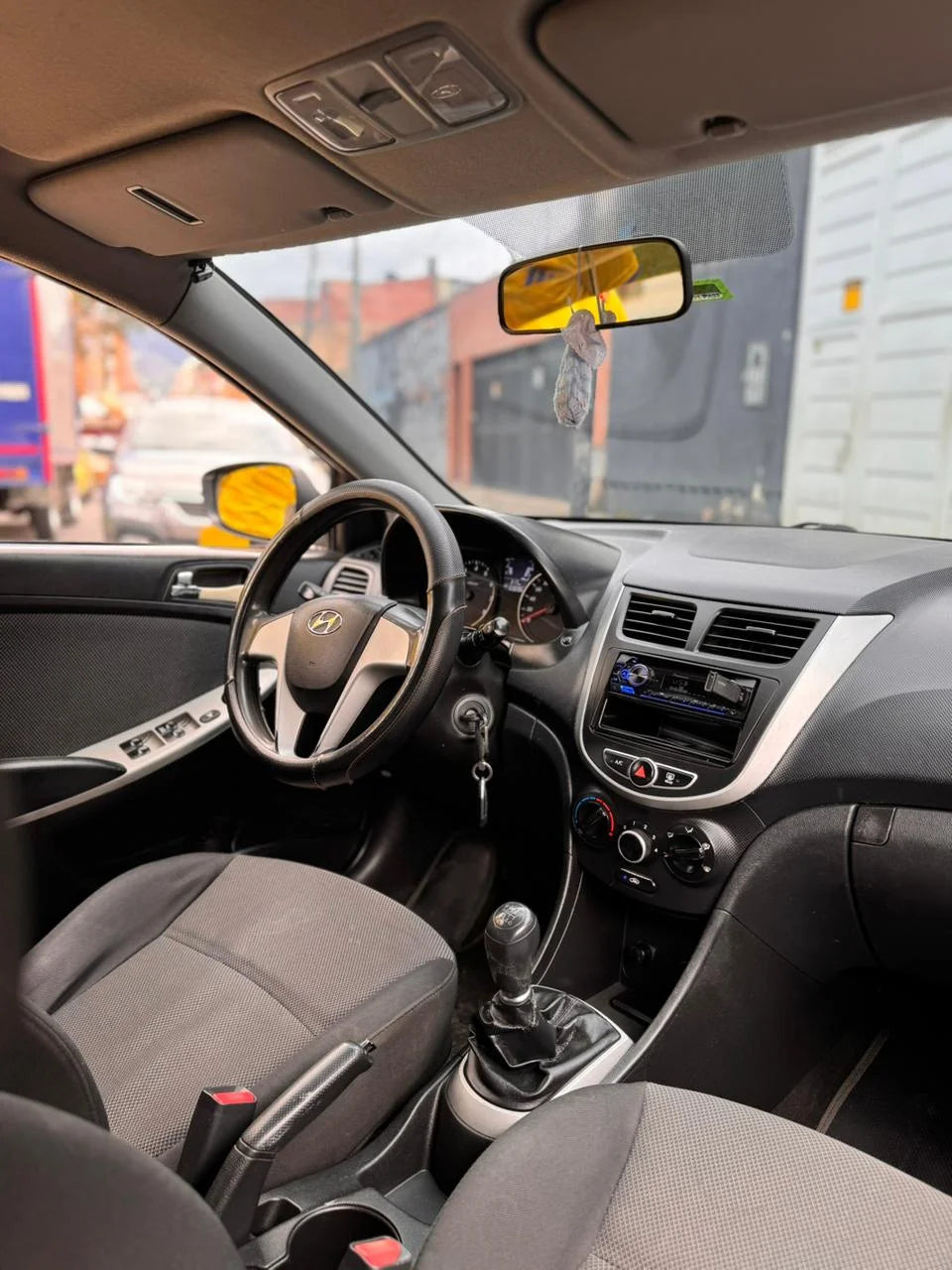 HYUNDAI ACCENT i25 MECÁNICO
