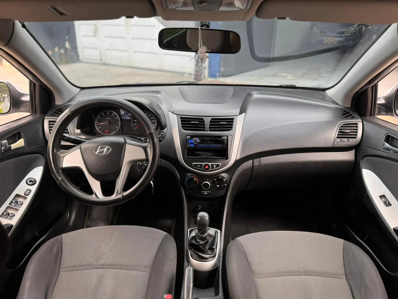 HYUNDAI ACCENT i25 MECÁNICO