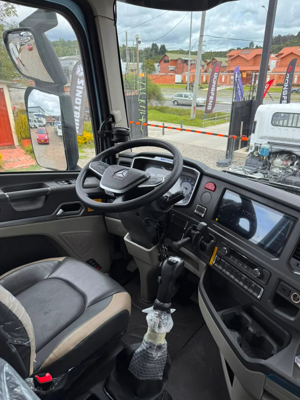 SINOTRUK HOWO MAX 540 6X4 MT