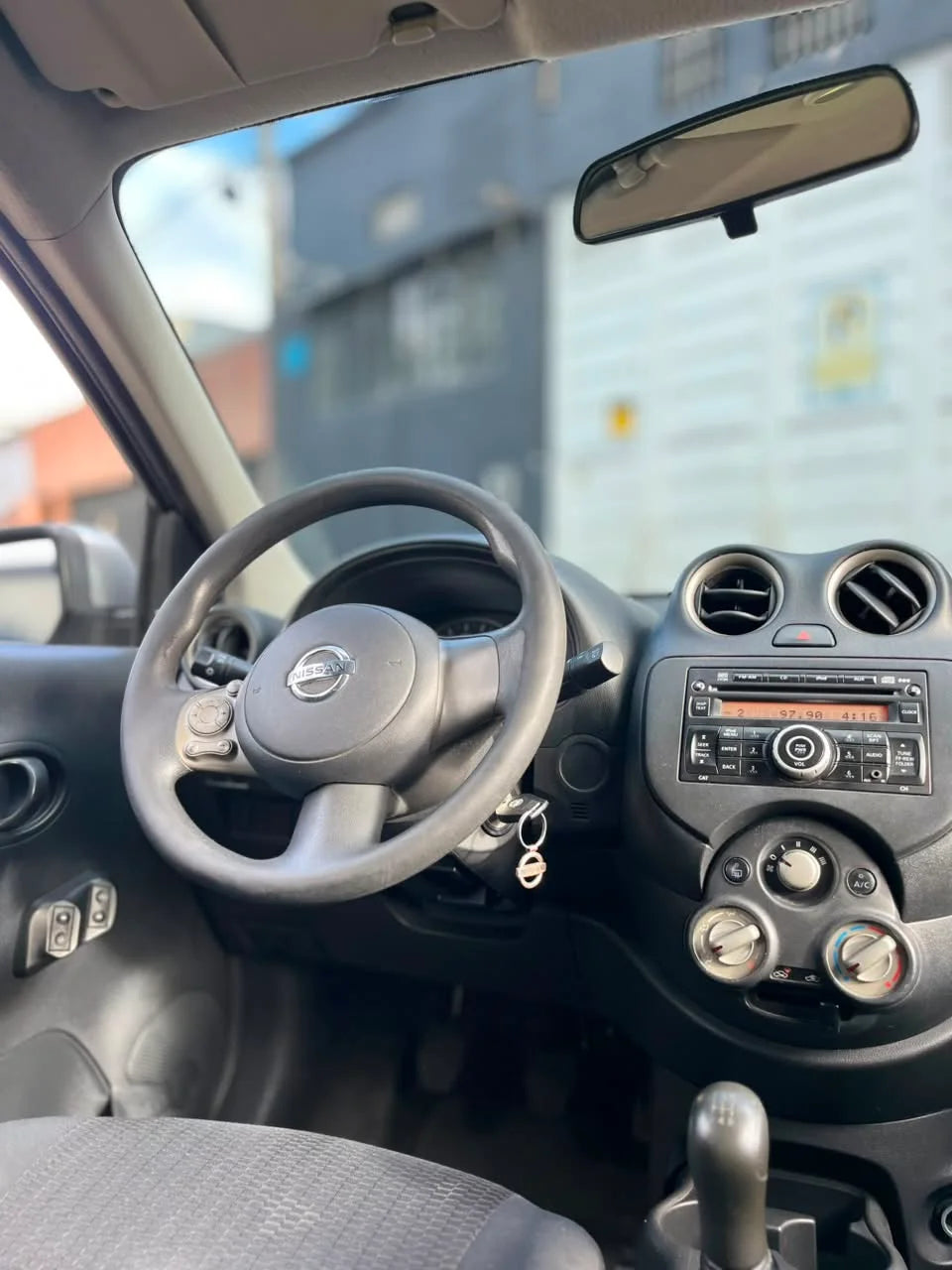 NISSAN MARCH SENSE MECÁNICO 2013