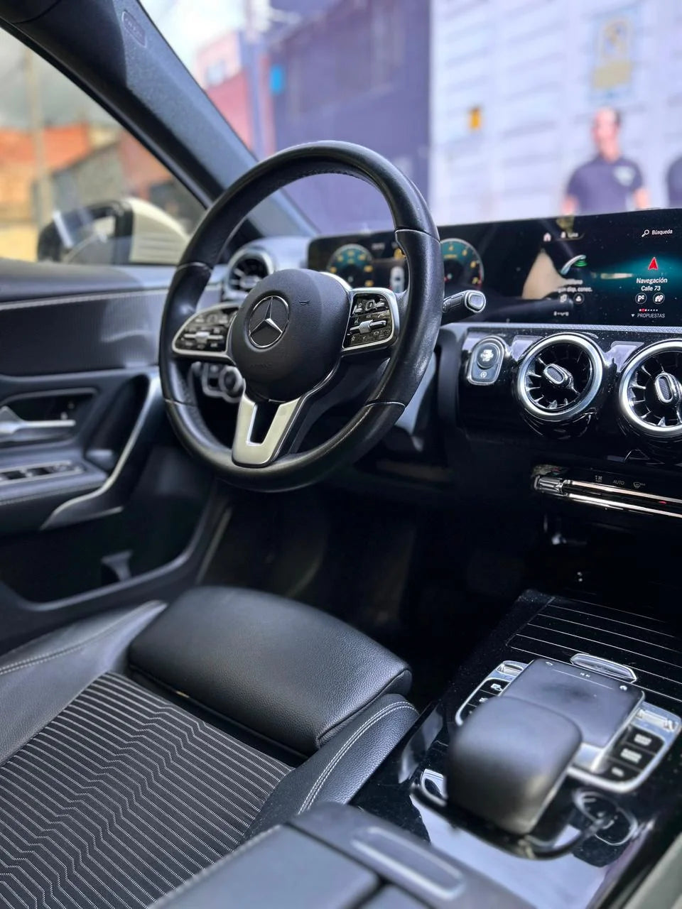 MERCEDES-BENZ A200 AUTOMÁTICO