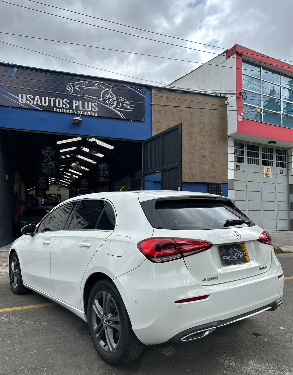 MERCEDES-BENZ A200 AUTOMÁTICO