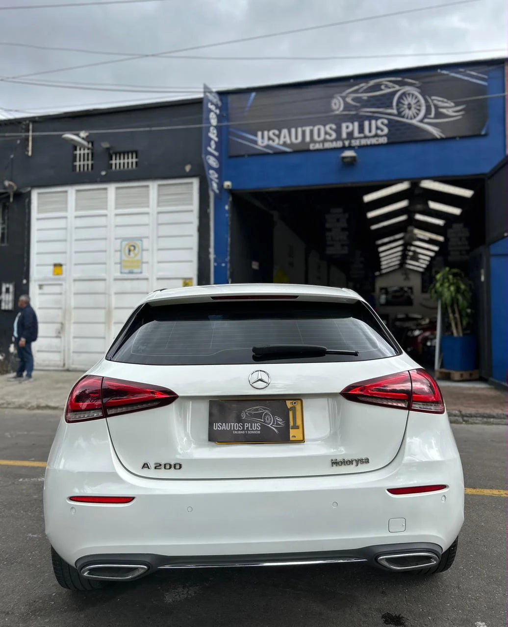 MERCEDES-BENZ A200 AUTOMÁTICO
