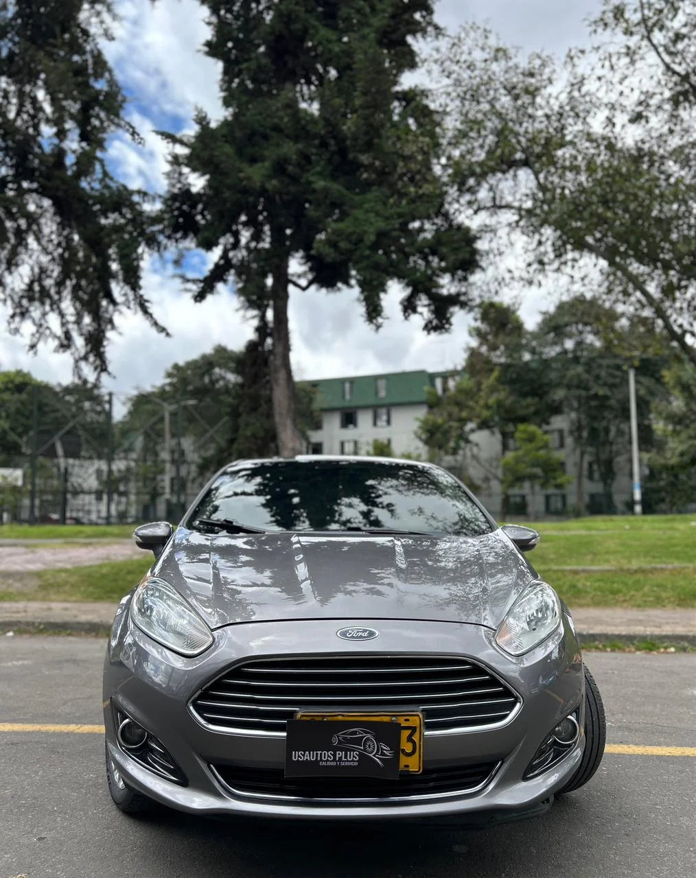 FORD FIESTA SEDÁN AUTOMÁTICO TITANIUM