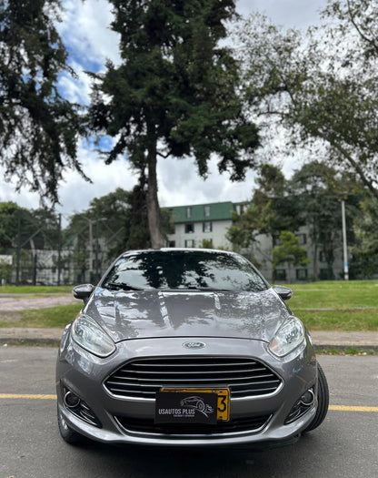 FORD FIESTA SEDÁN AUTOMÁTICO TITANIUM