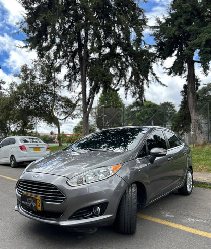 FORD FIESTA SEDÁN AUTOMÁTICO TITANIUM