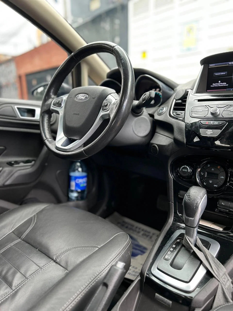 FORD FIESTA SEDÁN AUTOMÁTICO TITANIUM