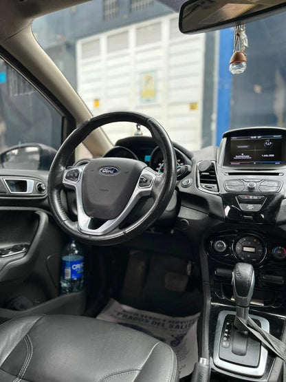 FORD FIESTA SEDÁN AUTOMÁTICO TITANIUM
