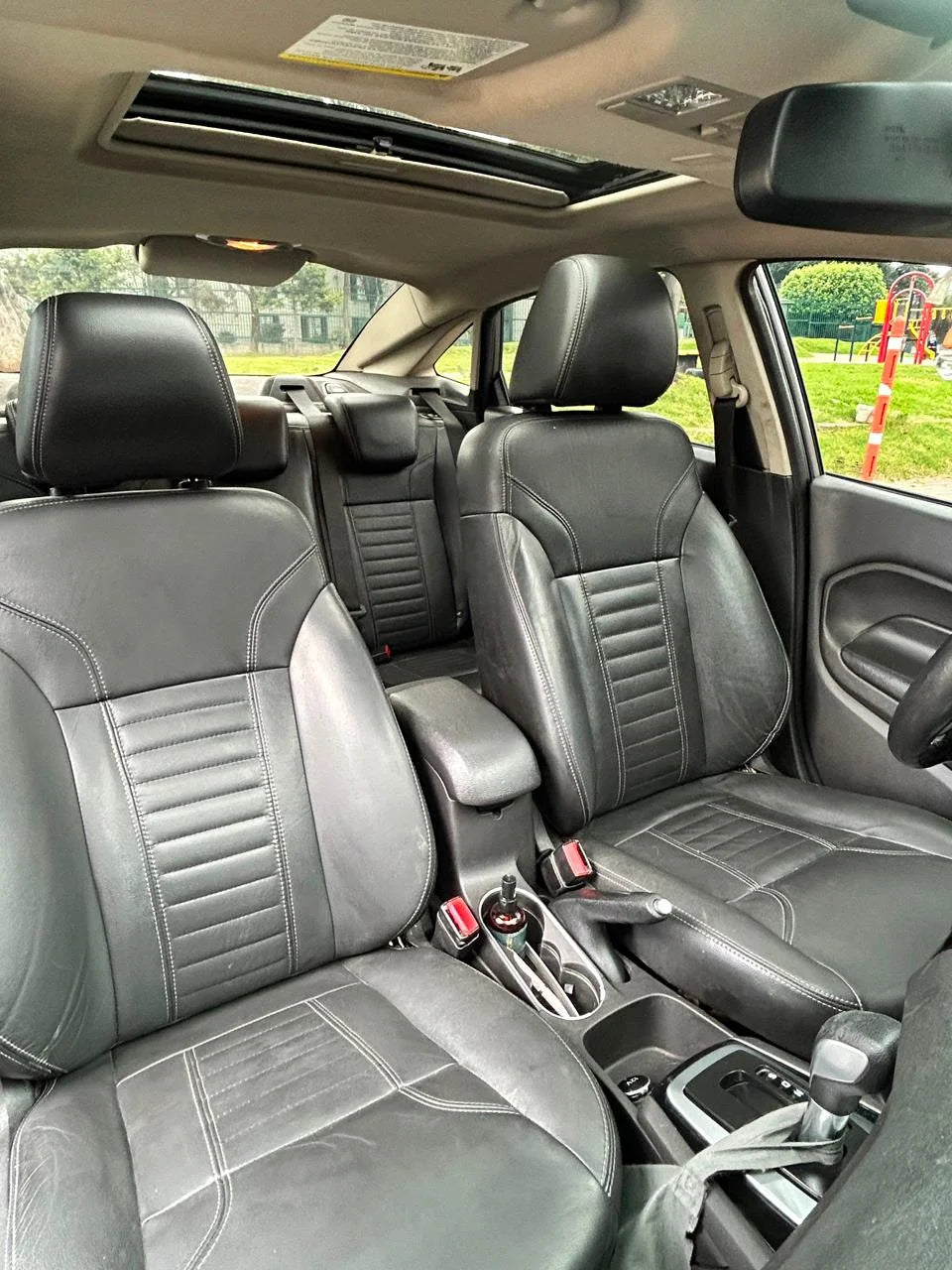 FORD FIESTA SEDÁN AUTOMÁTICO TITANIUM