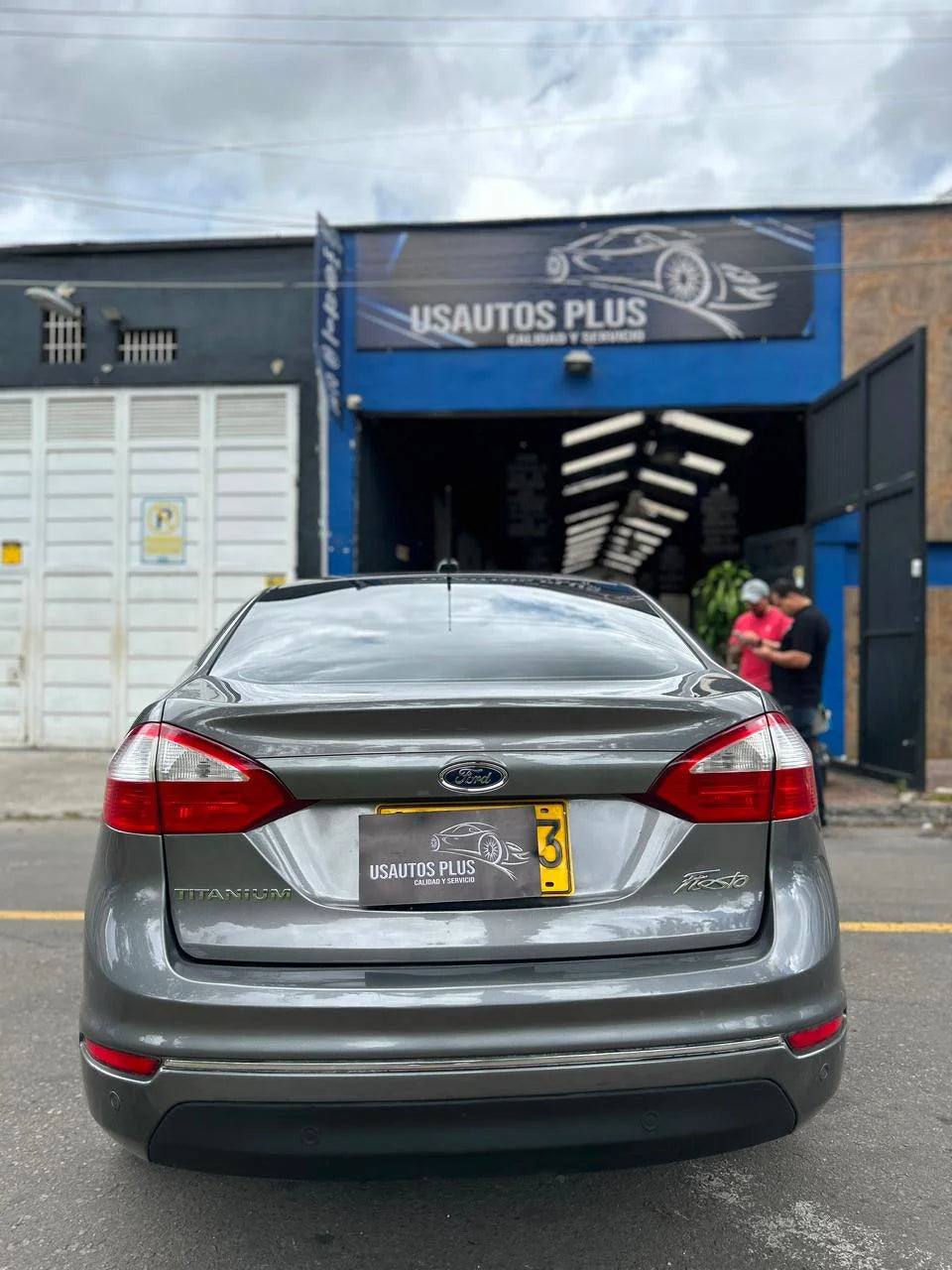 FORD FIESTA SEDÁN AUTOMÁTICO TITANIUM