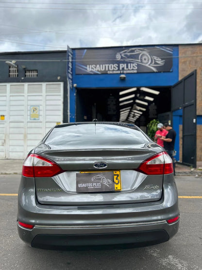 FORD FIESTA SEDÁN AUTOMÁTICO TITANIUM