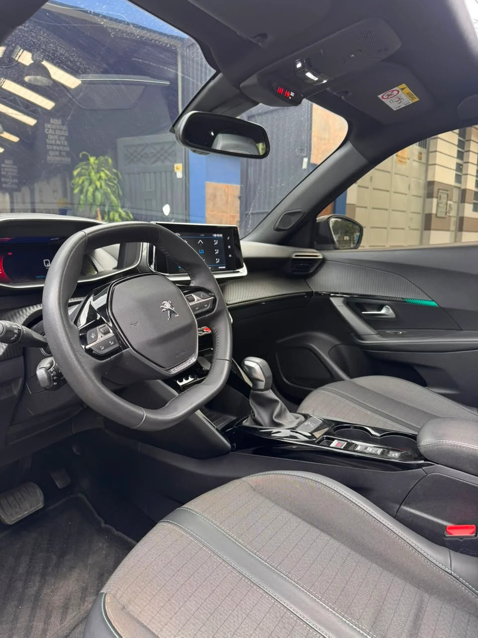 PEUGEOT 2008 ALLURE 1.2 TURBO AUTOMÁTICA